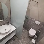 לינה וארוחת בוקר Afrodite 3*