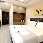 לינה וארוחת בוקר Afrodite 3*